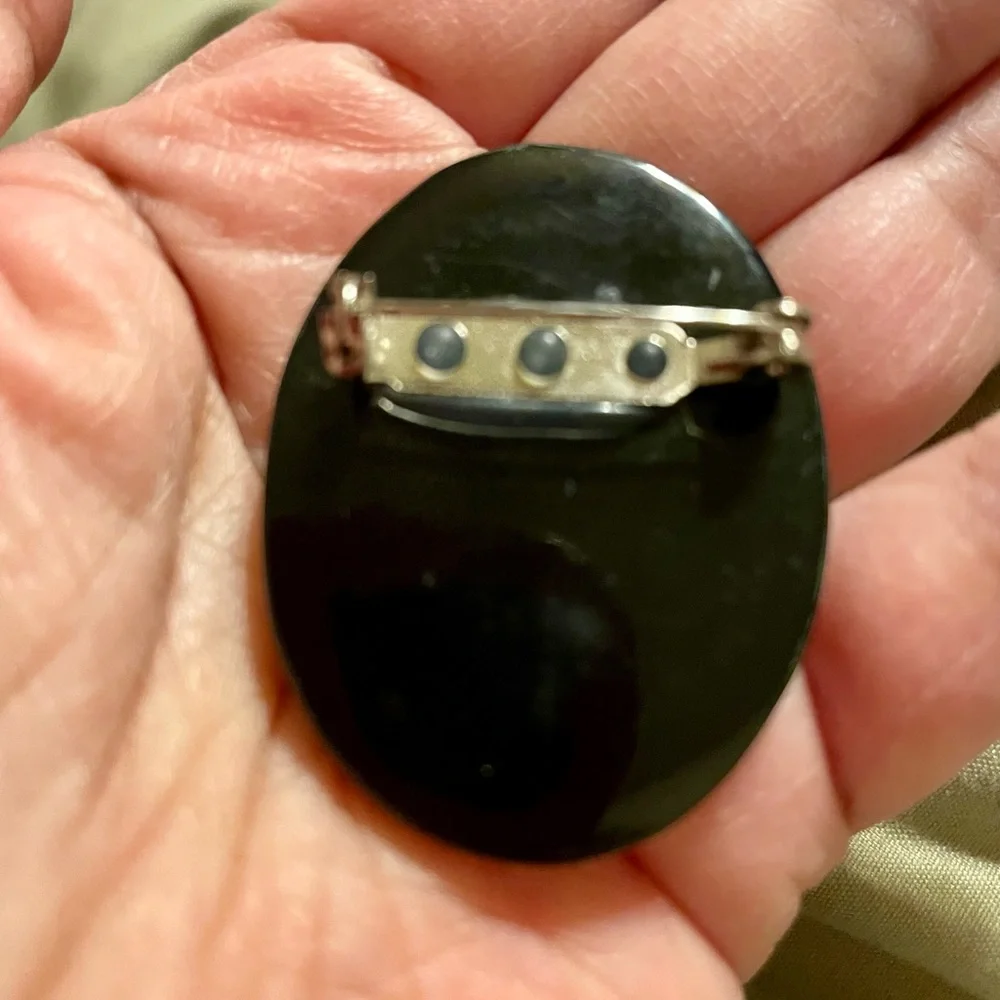Vintage Lady in Hat Brooch - Picture 2 of 2